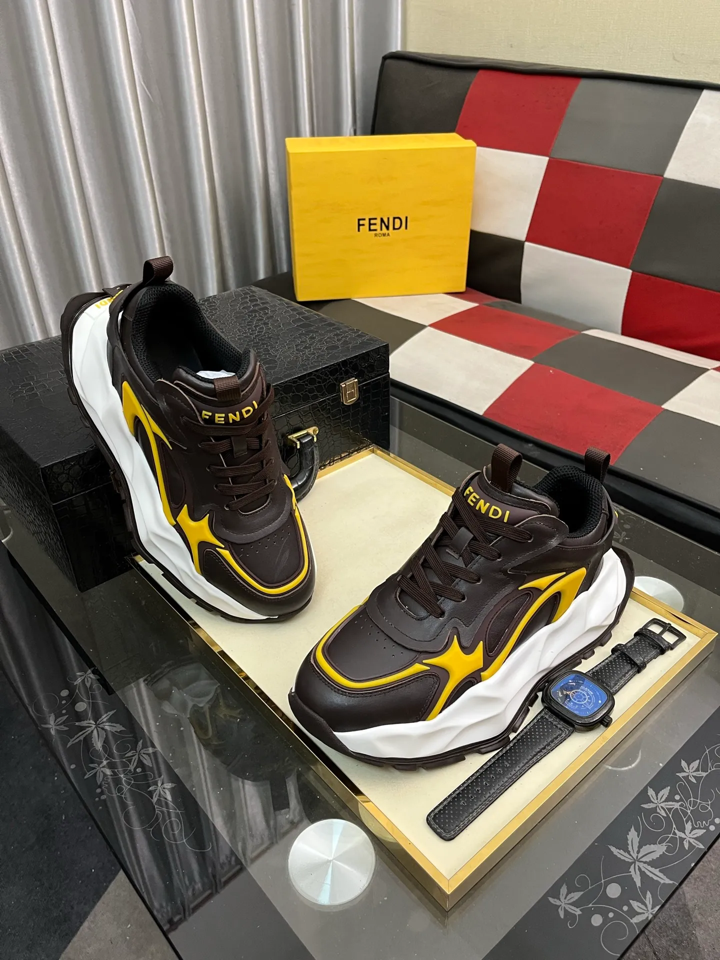 Men's Men's Shoes💰580⌚️⌚️[fendi] Fendi's classic and comfortable men's, this complex sneaker is made of soft calfskin➕genuine leather lining➕original ultra-light rubber material with rough outsole. This unique light style is suitable for the casual and refined sensibility of this season. It is comfortable and natural on the feet. It is an everyday style for casual travel in autumn and winter! 38-446️⃣colors available
